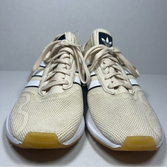 Adidas Swift Run X Wonder Cream
White Size 9 2021 - Picture 4 of 7